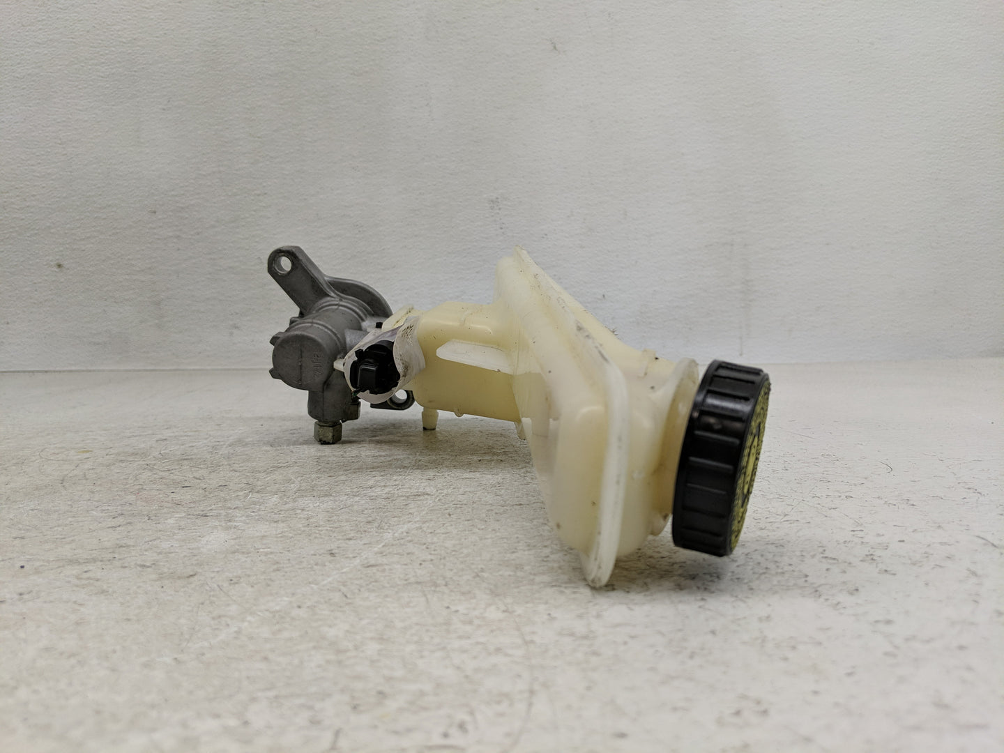 2016-2022 Chevrolet Spark Brake Master Cylinder - Oemusedautoparts1.com