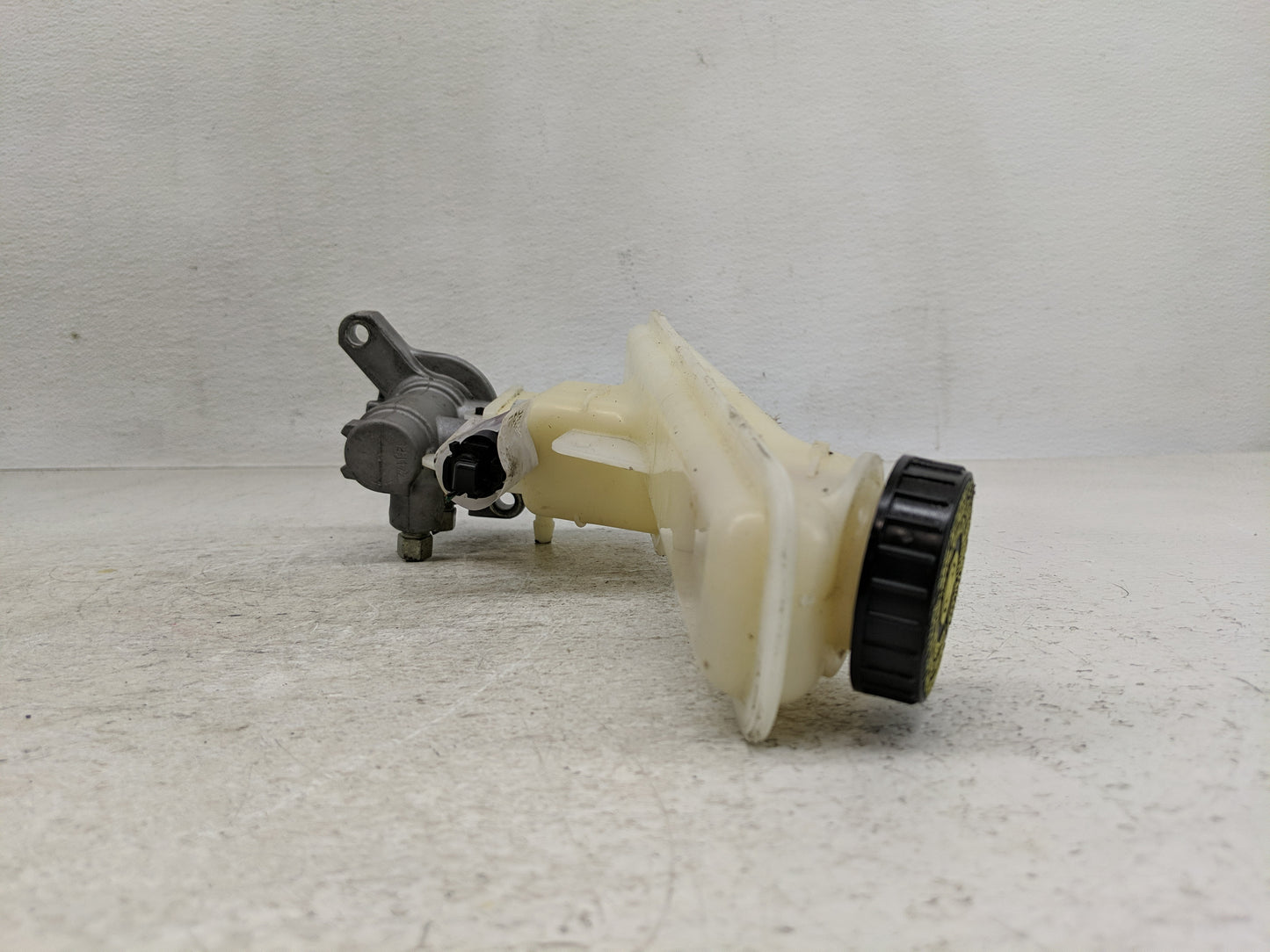 2016-2022 Chevrolet Spark Brake Master Cylinder - Oemusedautoparts1.com