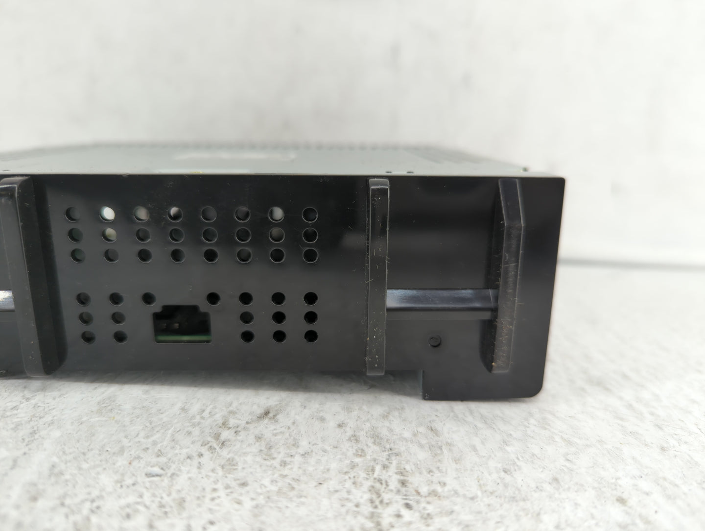 2020 Chevrolet Spark Radio AM FM Cd Player Receiver Replacement P/N:42724500 Fits OEM Used Auto Parts - Oemusedautoparts1.co