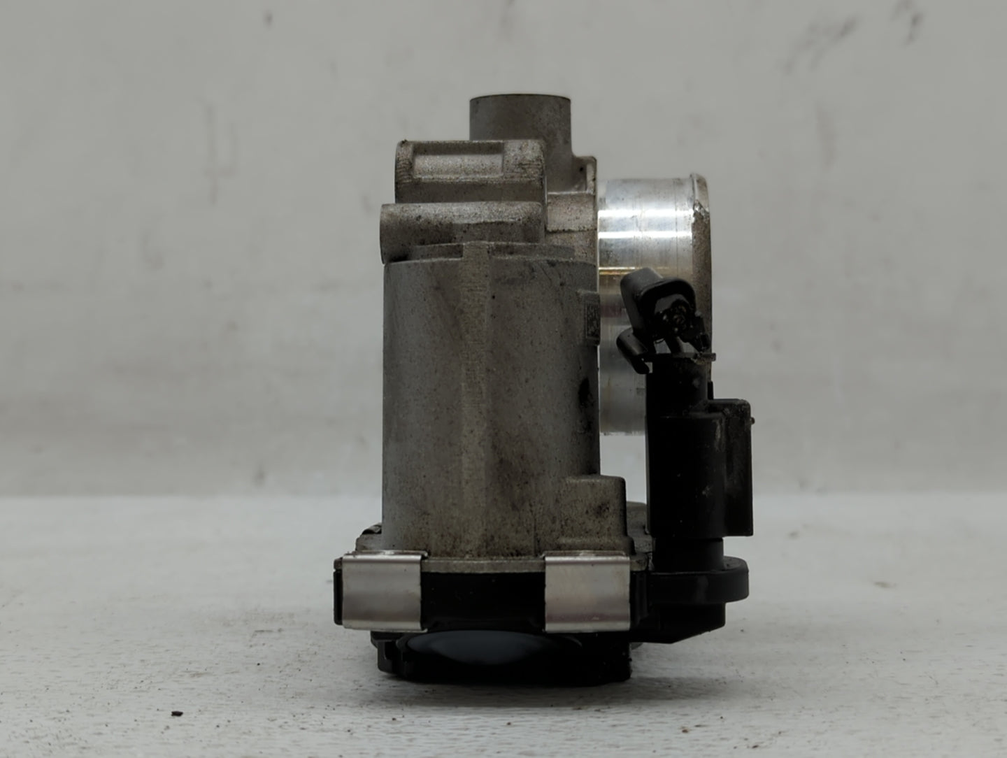 2016-2022 Chevrolet Spark Throttle Body P/N:12673014 Fits Fits 2016 2017 2018 2019 2020 2021 2022 OEM Used Auto Parts - Oemu