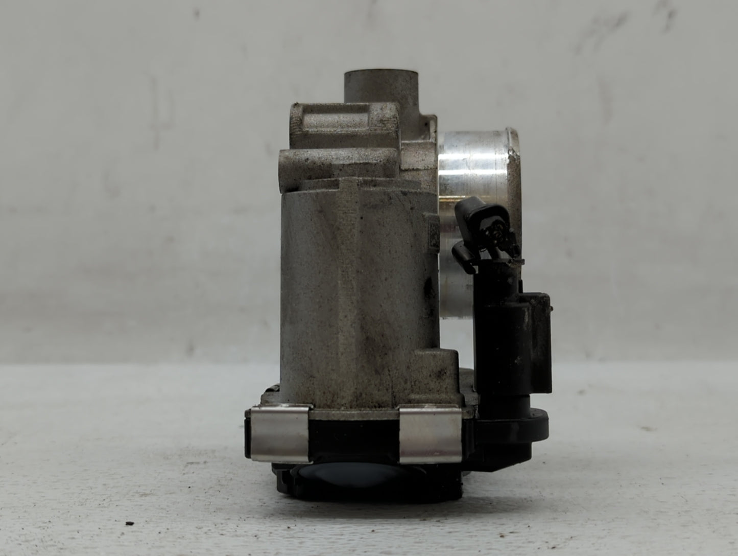 2016-2022 Chevrolet Spark Throttle Body P/N:12673014 Fits Fits 2016 2017 2018 2019 2020 2021 2022 OEM Used Auto Parts - Oemu