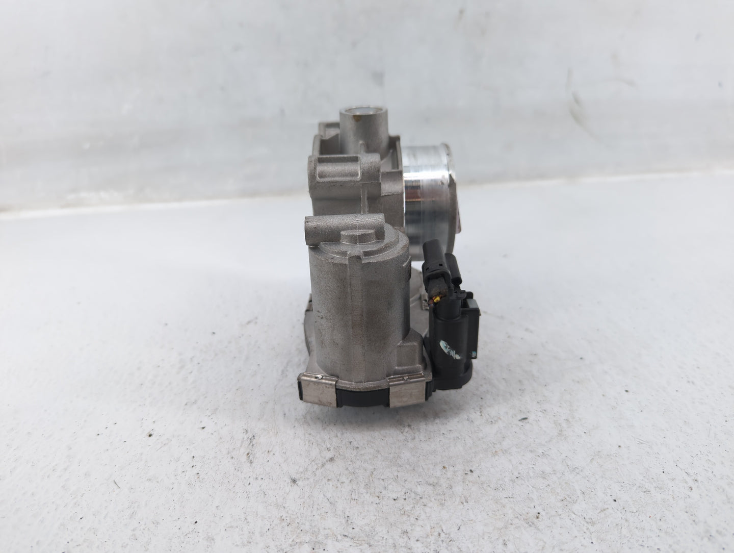 2016-2022 Chevrolet Spark Throttle Body P/N:12673014 Fits Fits 2016 2017 2018 2019 2020 2021 2022 OEM Used Auto Parts - Oemu