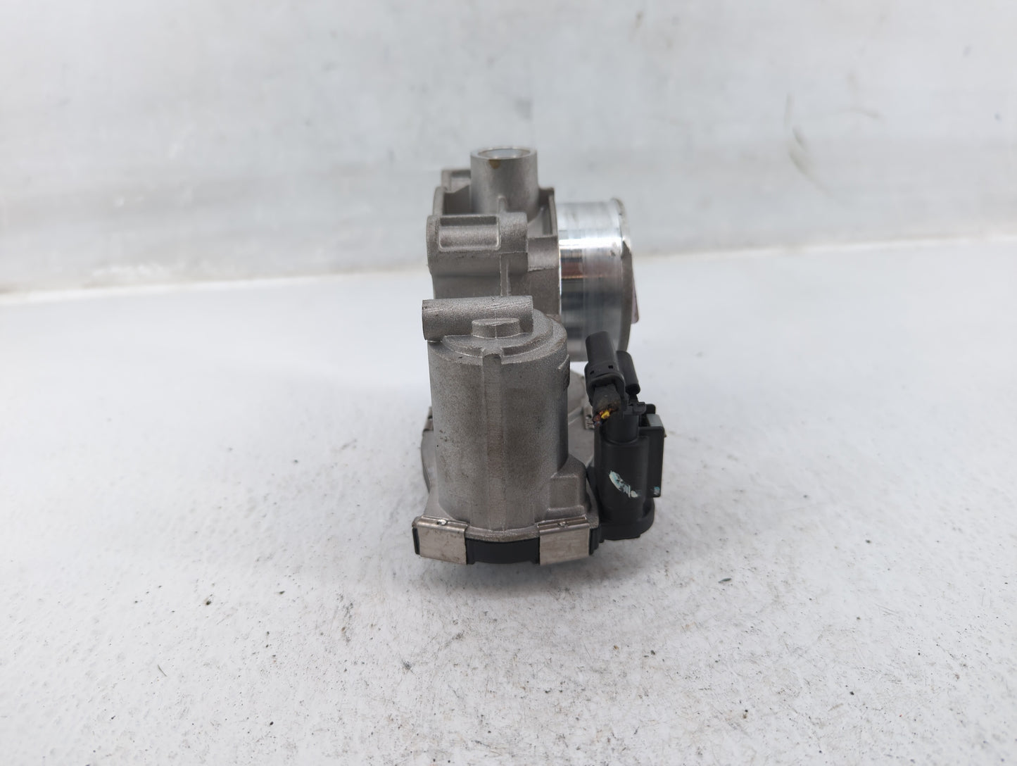 2016-2022 Chevrolet Spark Throttle Body P/N:12673014 Fits Fits 2016 2017 2018 2019 2020 2021 2022 OEM Used Auto Parts - Oemu