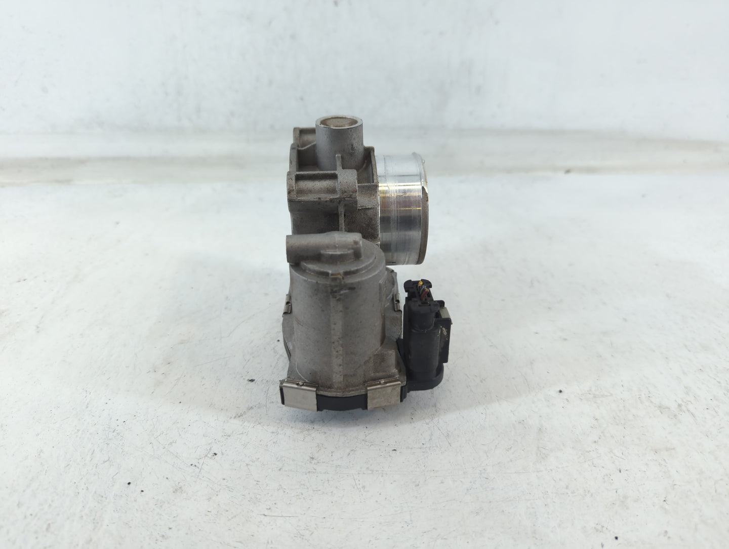 2016-2022 Chevrolet Spark Throttle Body P/N:12673014 Fits Fits 2016 2017 2018 2019 2020 2021 2022 OEM Used Auto Parts - Oemu
