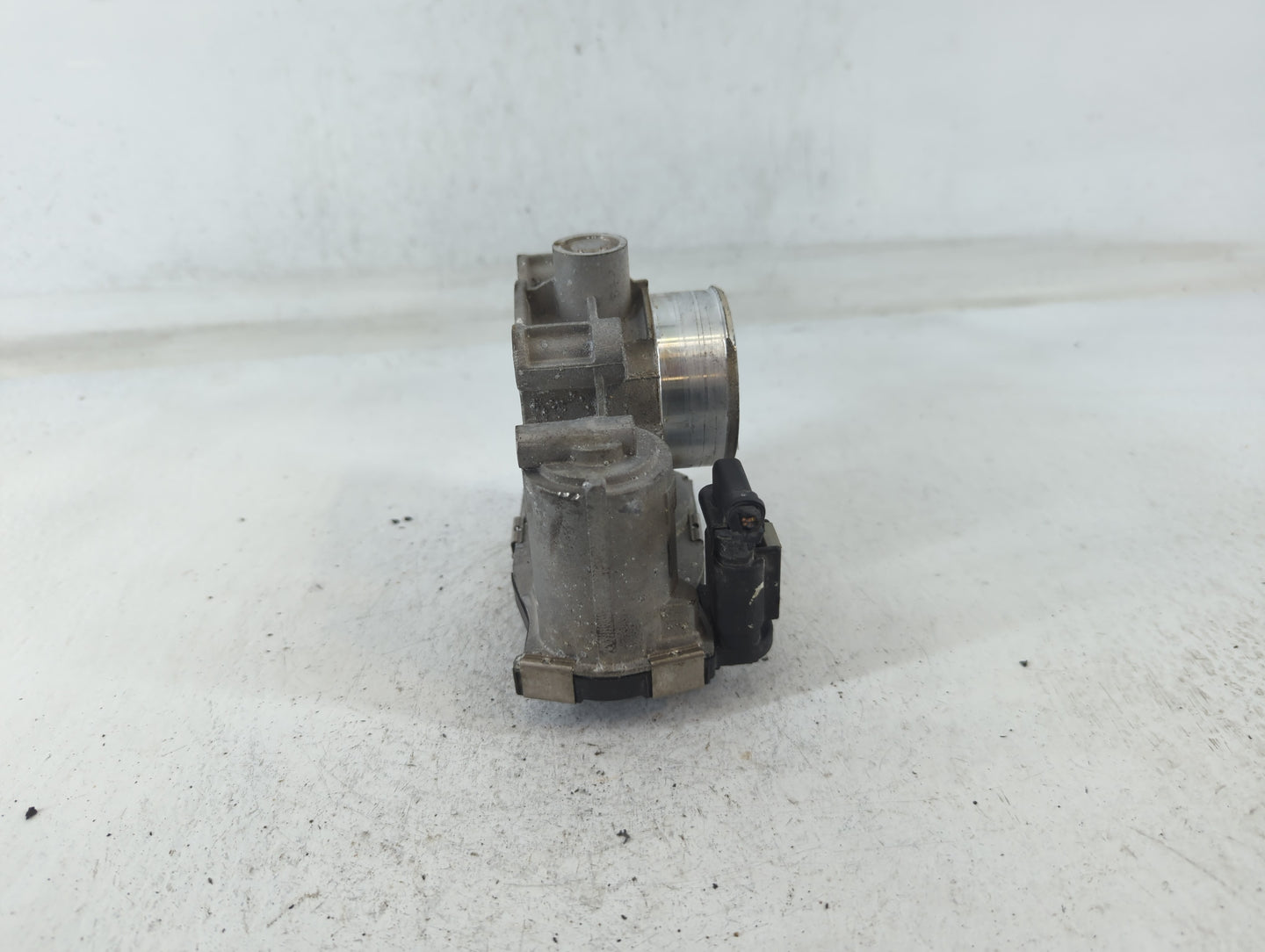2016-2022 Chevrolet Spark Throttle Body P/N:12673014 Fits Fits 2016 2017 2018 2019 2020 2021 2022 OEM Used Auto Parts - Oemu