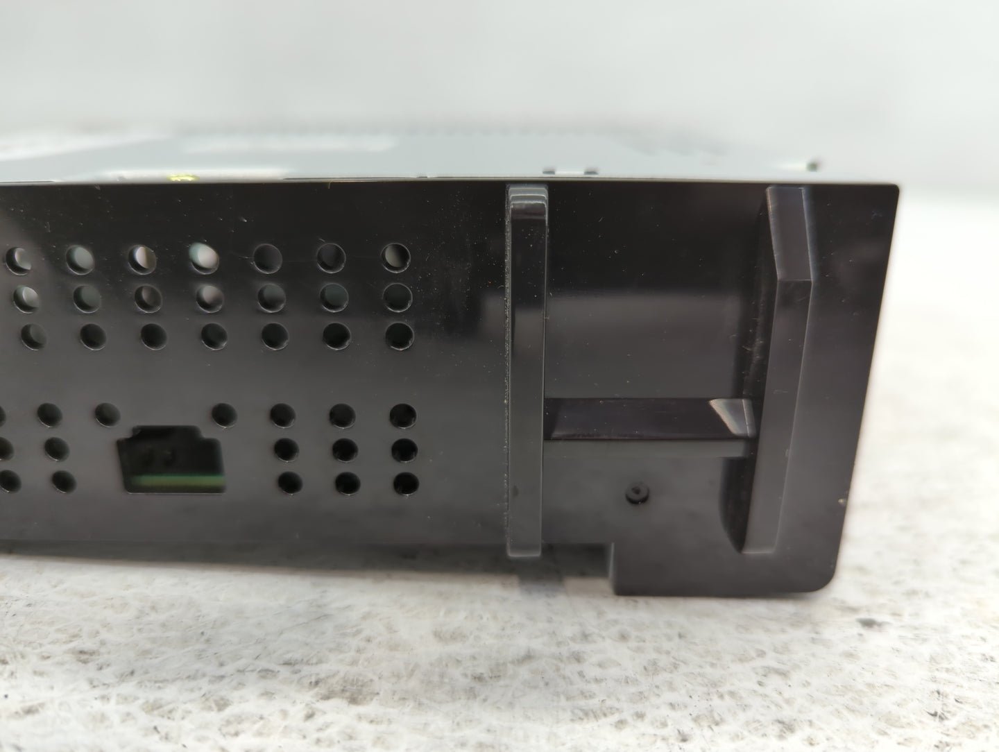 2020-2022 Chevrolet Spark Radio AM FM Cd Player Receiver Replacement P/N:42724500 Fits Fits 2020 2021 2022 OEM Used Auto Par