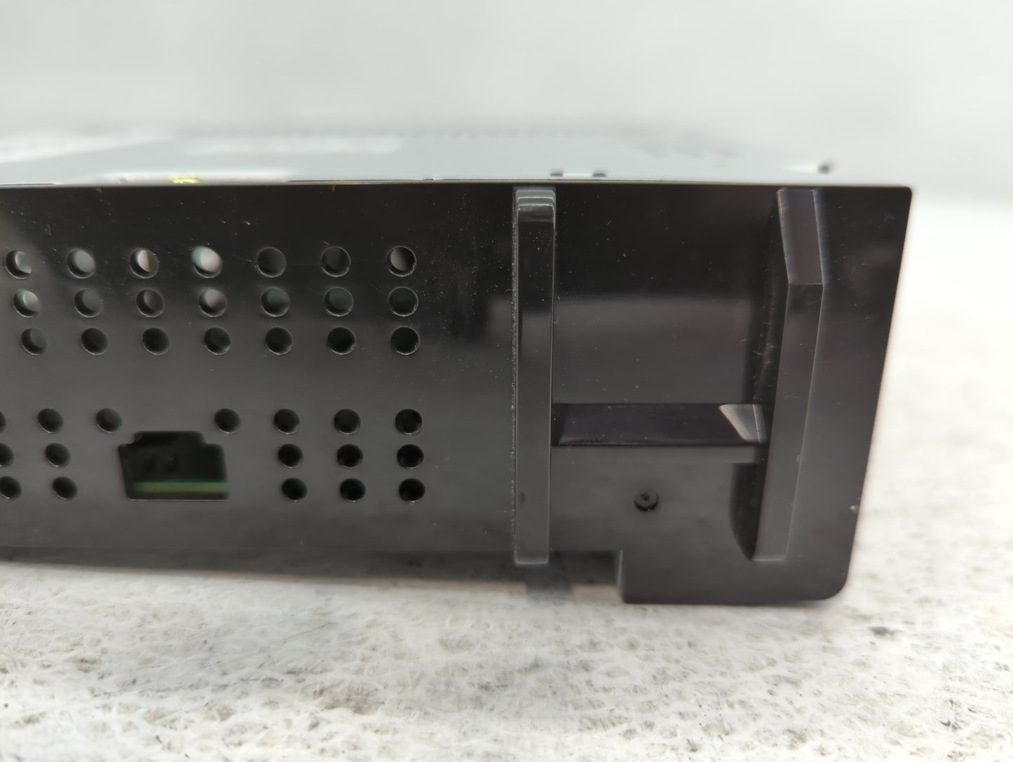 2020-2022 Chevrolet Spark Radio AM FM Cd Player Receiver Replacement P/N:42724500 Fits Fits 2020 2021 2022 OEM Used Auto Par