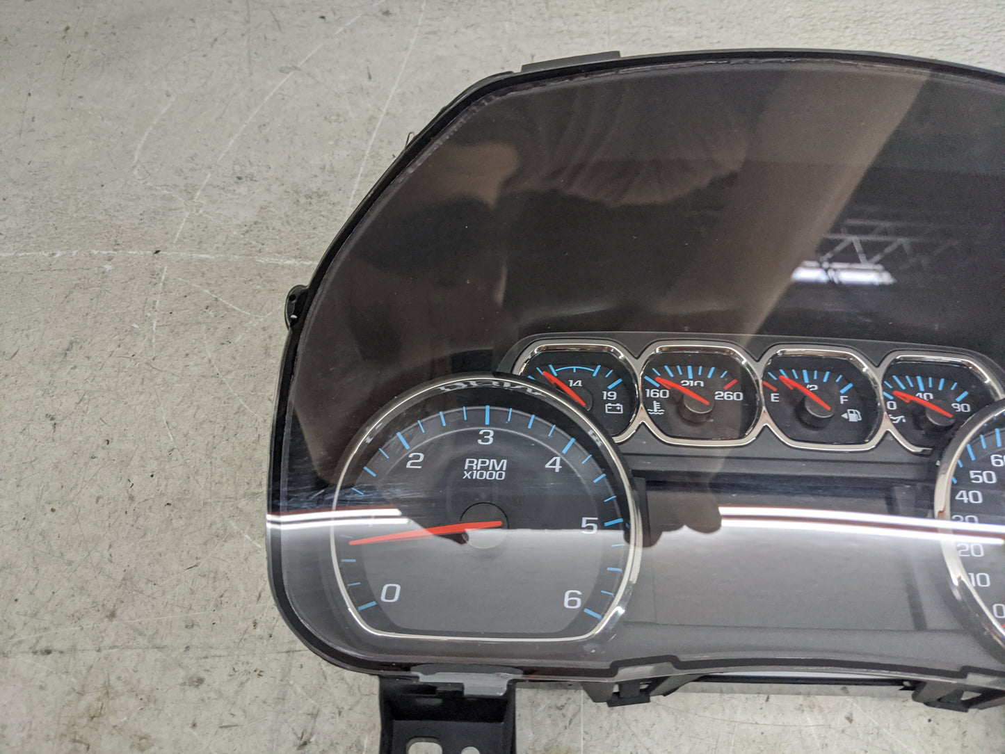 2018 Chevrolet Suburban Instrument Cluster Speedometer Gauges P/N:84597916 23288225 Miles: Fits Fits 2019 2020 OEM Used Auto