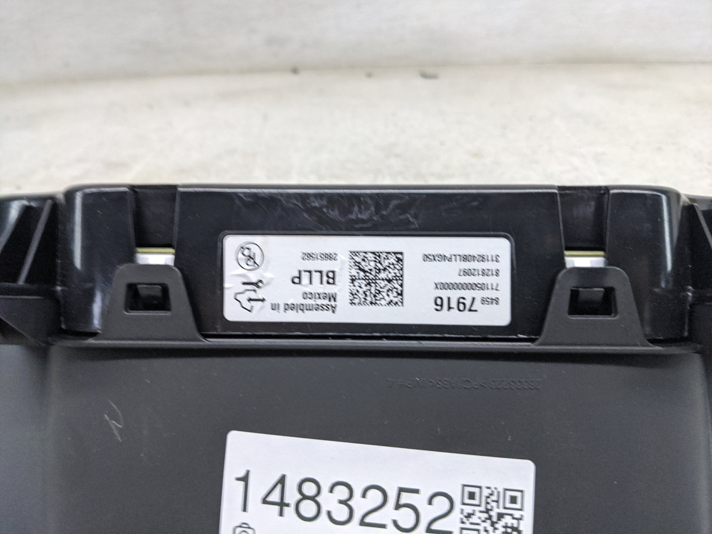 2018 Chevrolet Suburban Instrument Cluster Speedometer Gauges P/N:84597916 23288225 Miles: Fits Fits 2019 2020 OEM Used Auto