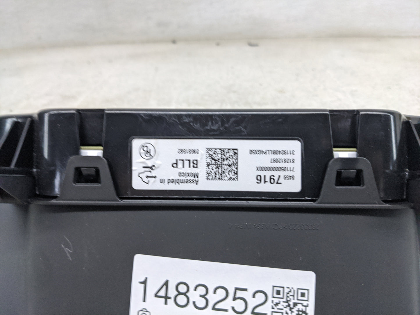 2018 Chevrolet Suburban Instrument Cluster Speedometer Gauges P/N:84597916 23288225 Miles: Fits Fits 2019 2020 OEM Used Auto