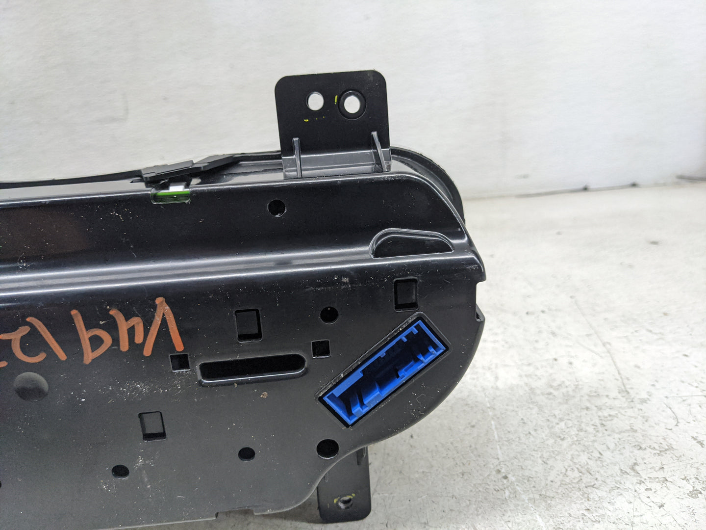 2018 Chevrolet Suburban Instrument Cluster Speedometer Gauges P/N:84597916 23288225 Miles: Fits Fits 2019 2020 OEM Used Auto