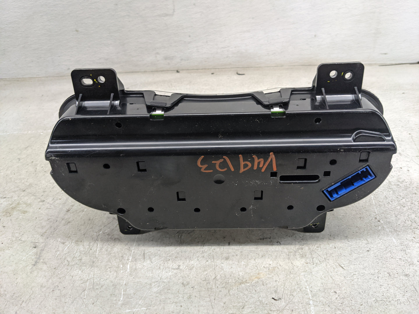 2018 Chevrolet Suburban Instrument Cluster Speedometer Gauges P/N:84597916 23288225 Miles: Fits Fits 2019 2020 OEM Used Auto