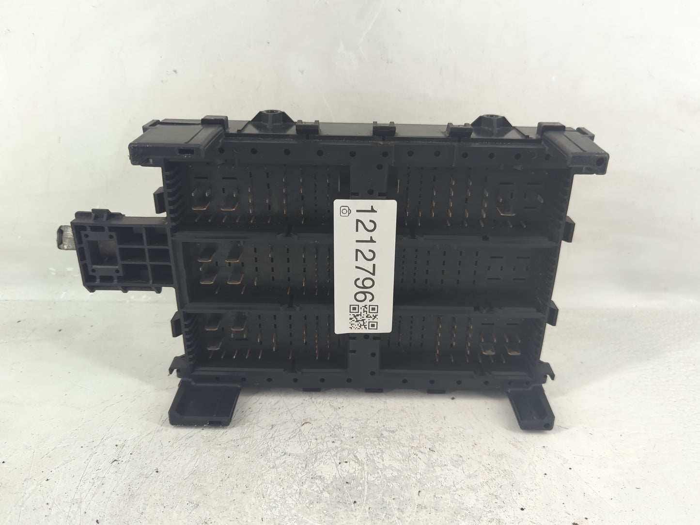 2020 Chevrolet Suburban 1500 Fusebox Fuse Box Panel Relay Module Fits Fits 2015 2016 2017 2018 2019 OEM Used Auto Parts - Oe