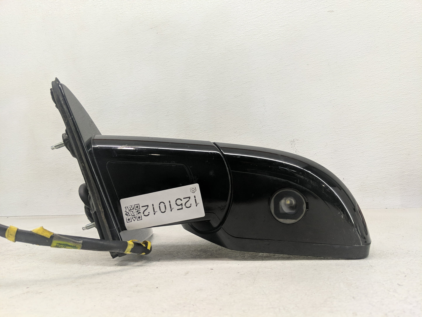 2015-2020 Chevrolet Tahoe Driver Side View Mirror - Left Door Mirror OEM Used - Oemusedautoparts1.com
