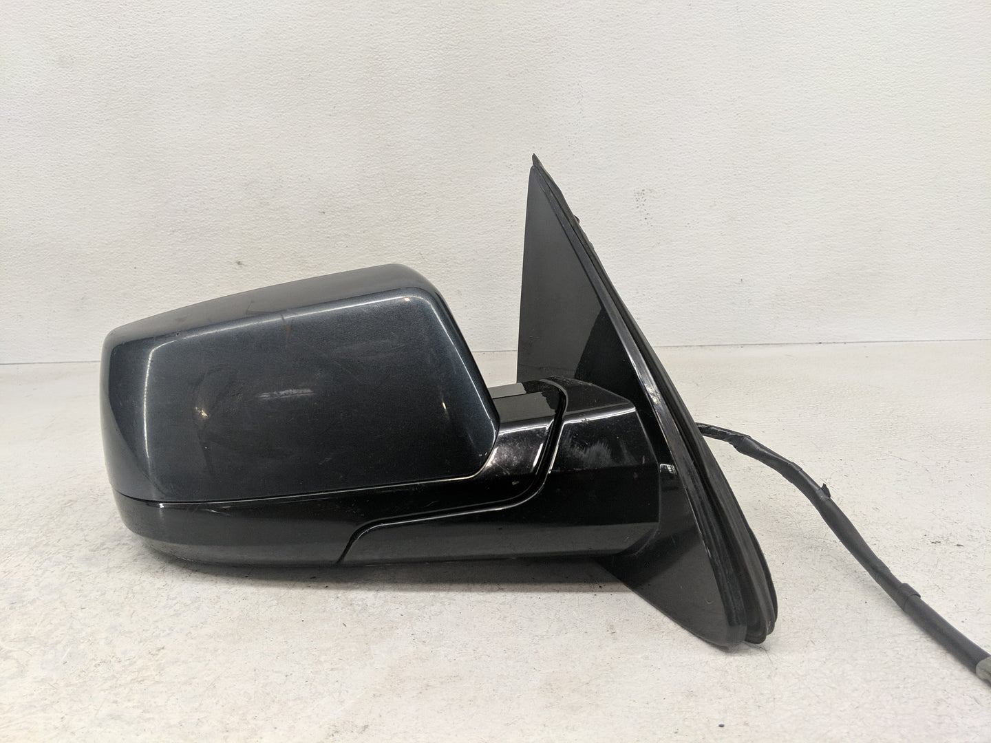 2015-2020 Chevrolet Tahoe Side Mirror Replacement Passenger Right View Door Mirror P/N:23385750 Fits OEM Used Auto Parts - O