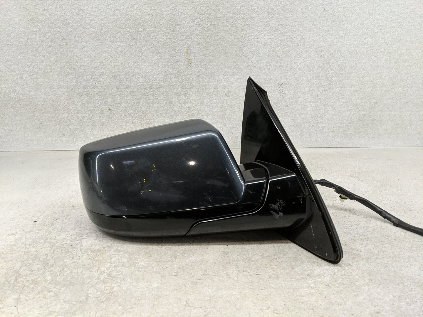 2015-2020 Chevrolet Tahoe Side Mirror Replacement Passenger Right View Door Mirror P/N:84664603 Fits OEM Used Auto Parts - O