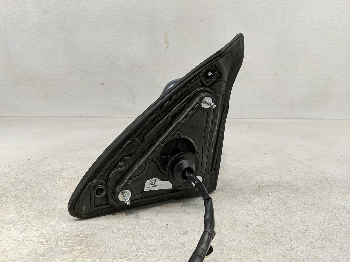 2015-2020 Chevrolet Tahoe Side Mirror Replacement Passenger Right View Door Mirror P/N:84664603 Fits OEM Used Auto Parts - O