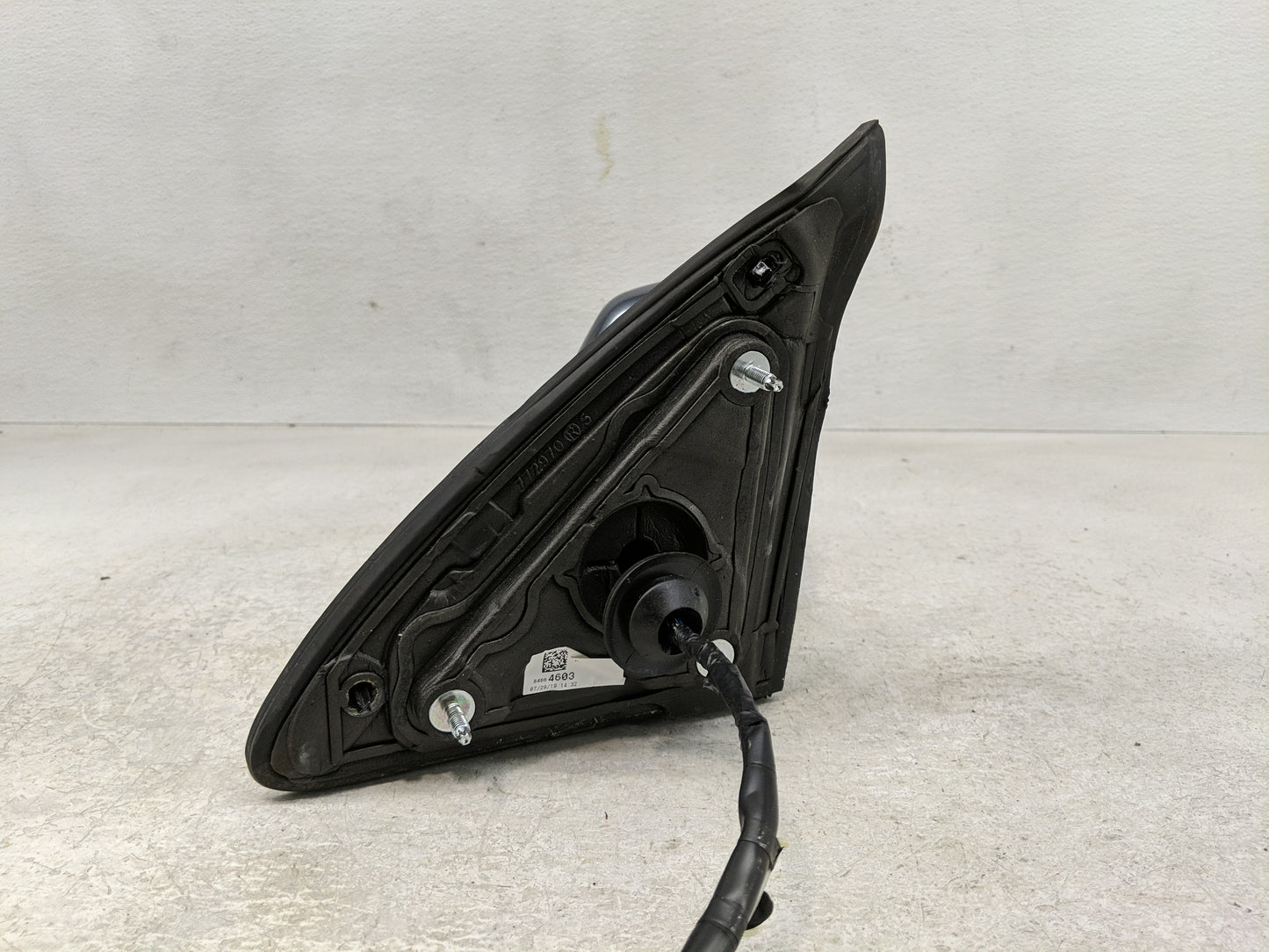 2015-2020 Chevrolet Tahoe Side Mirror Replacement Passenger Right View Door Mirror P/N:84664603 Fits OEM Used Auto Parts - O