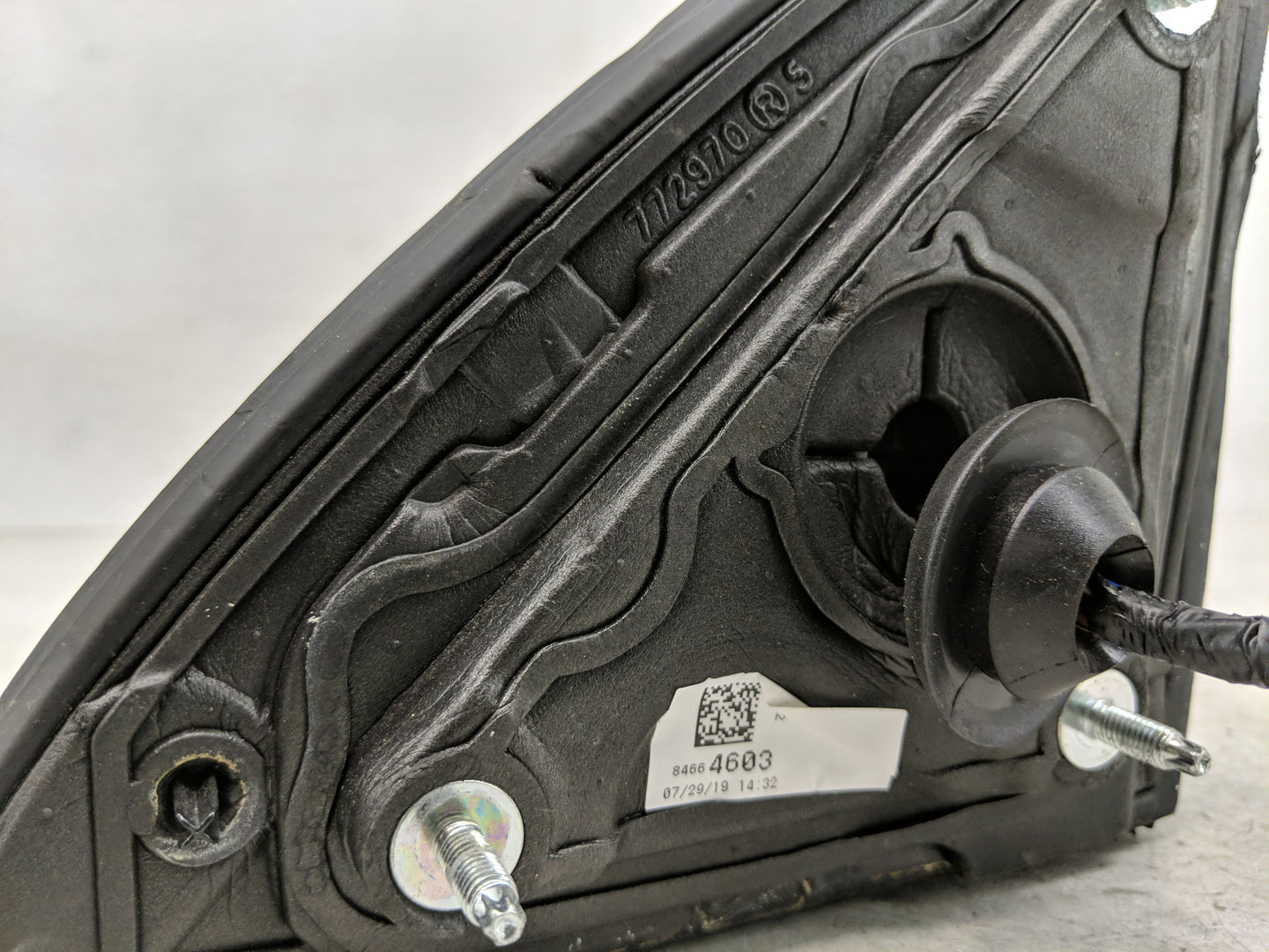 2015-2020 Chevrolet Tahoe Side Mirror Replacement Passenger Right View Door Mirror P/N:84664603 Fits OEM Used Auto Parts - O