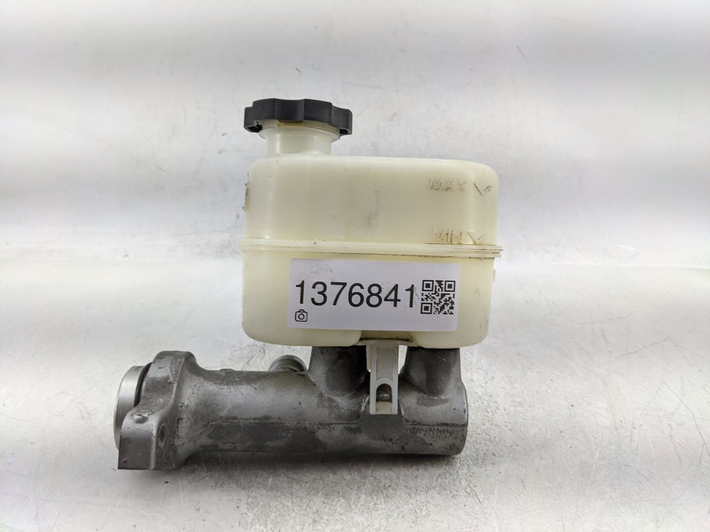 2015-2020 Chevrolet Tahoe Brake Master Cylinder 1376841 - Oemusedautoparts1.com