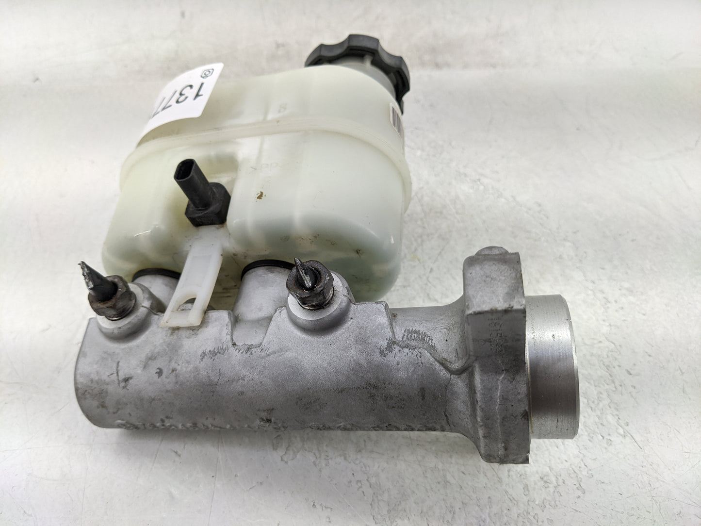 2015-2020 Chevrolet Tahoe Brake Master Cylinder 1377108 - Oemusedautoparts1.com