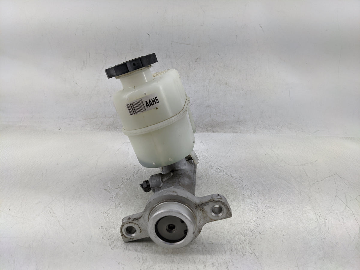 2015-2020 Chevrolet Tahoe Brake Master Cylinder 1377108 - Oemusedautoparts1.com