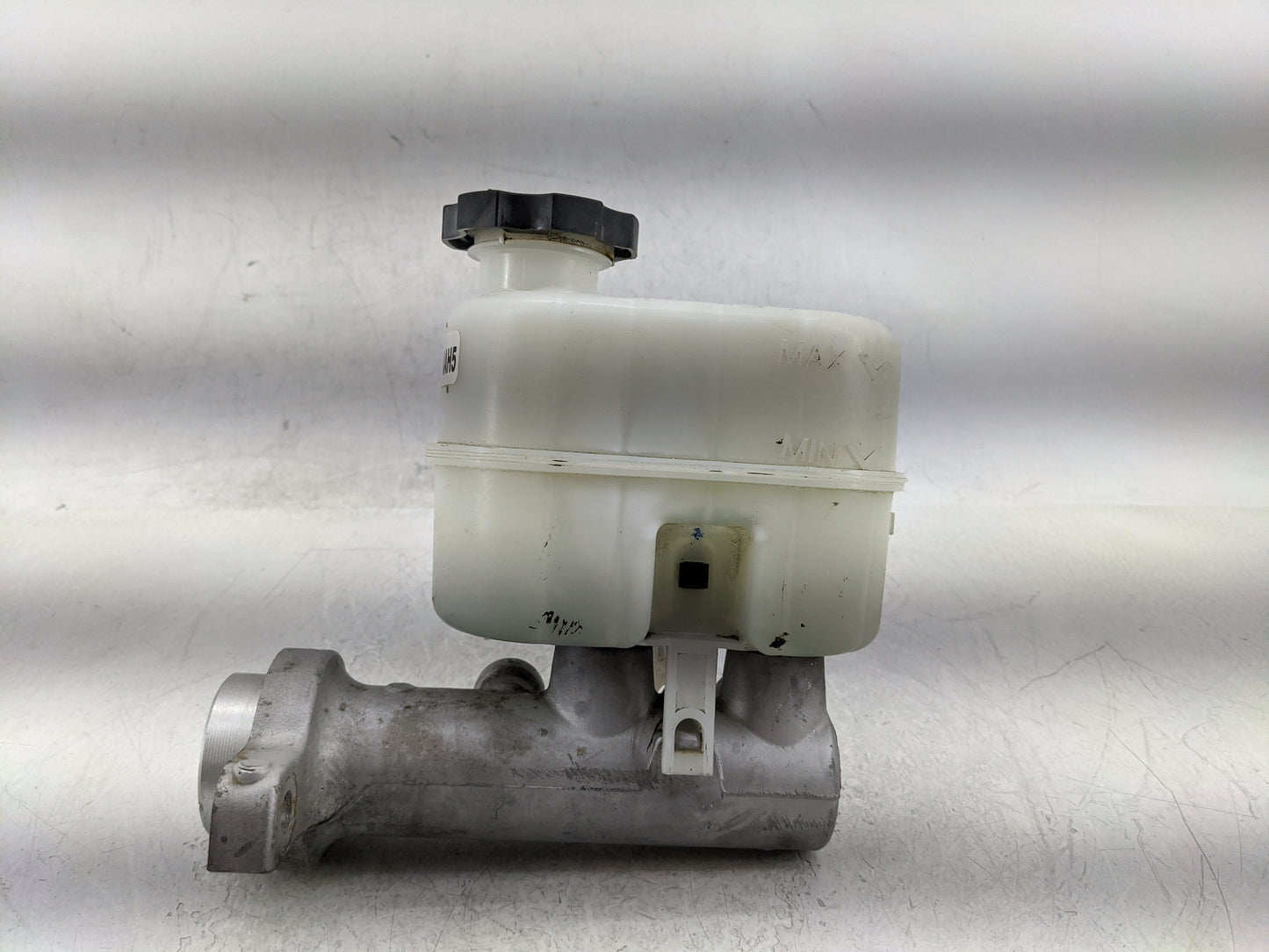 2015-2020 Chevrolet Tahoe Brake Master Cylinder 1377108 - Oemusedautoparts1.com