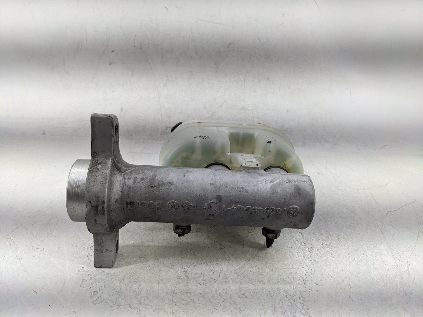 2015-2020 Chevrolet Tahoe Brake Master Cylinder 1377108 - Oemusedautoparts1.com