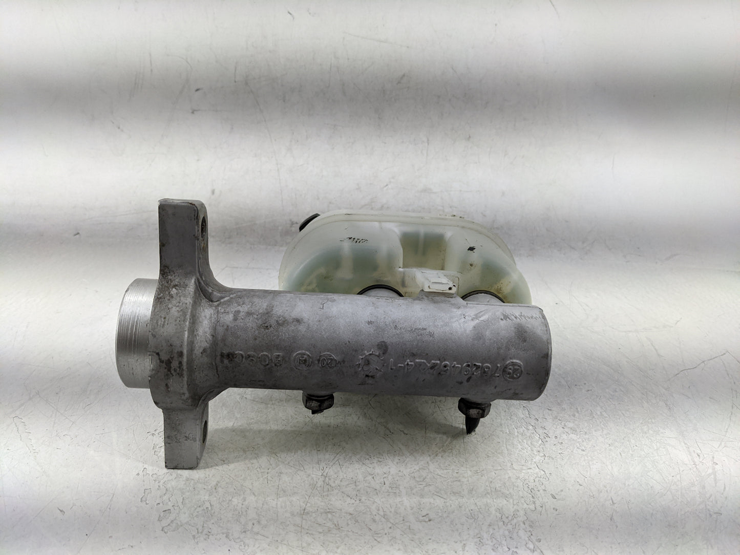 2015-2020 Chevrolet Tahoe Brake Master Cylinder 1377108 - Oemusedautoparts1.com