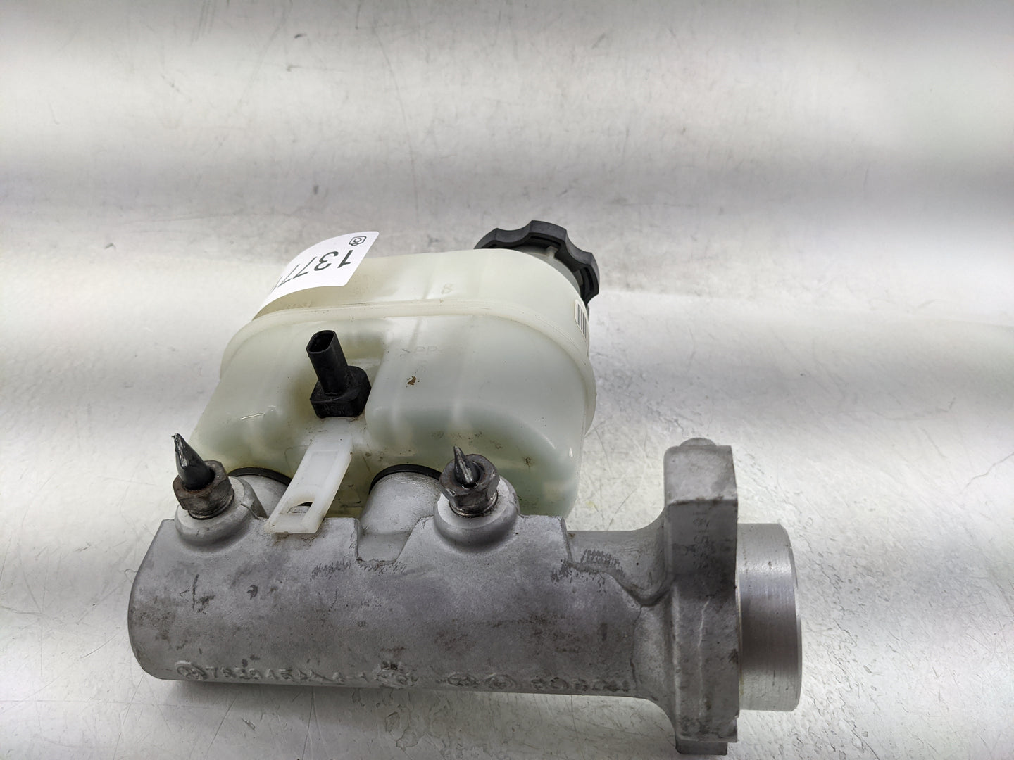 2015-2020 Chevrolet Tahoe Brake Master Cylinder 1377108 - Oemusedautoparts1.com