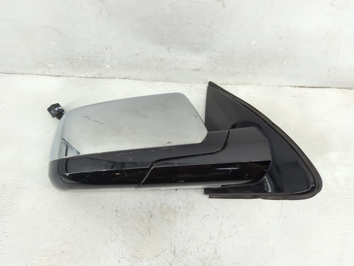 2015-2020 Chevrolet Tahoe Passenger Side View Mirror - Right Door Mirror OEM Used - Oemusedautoparts1.com