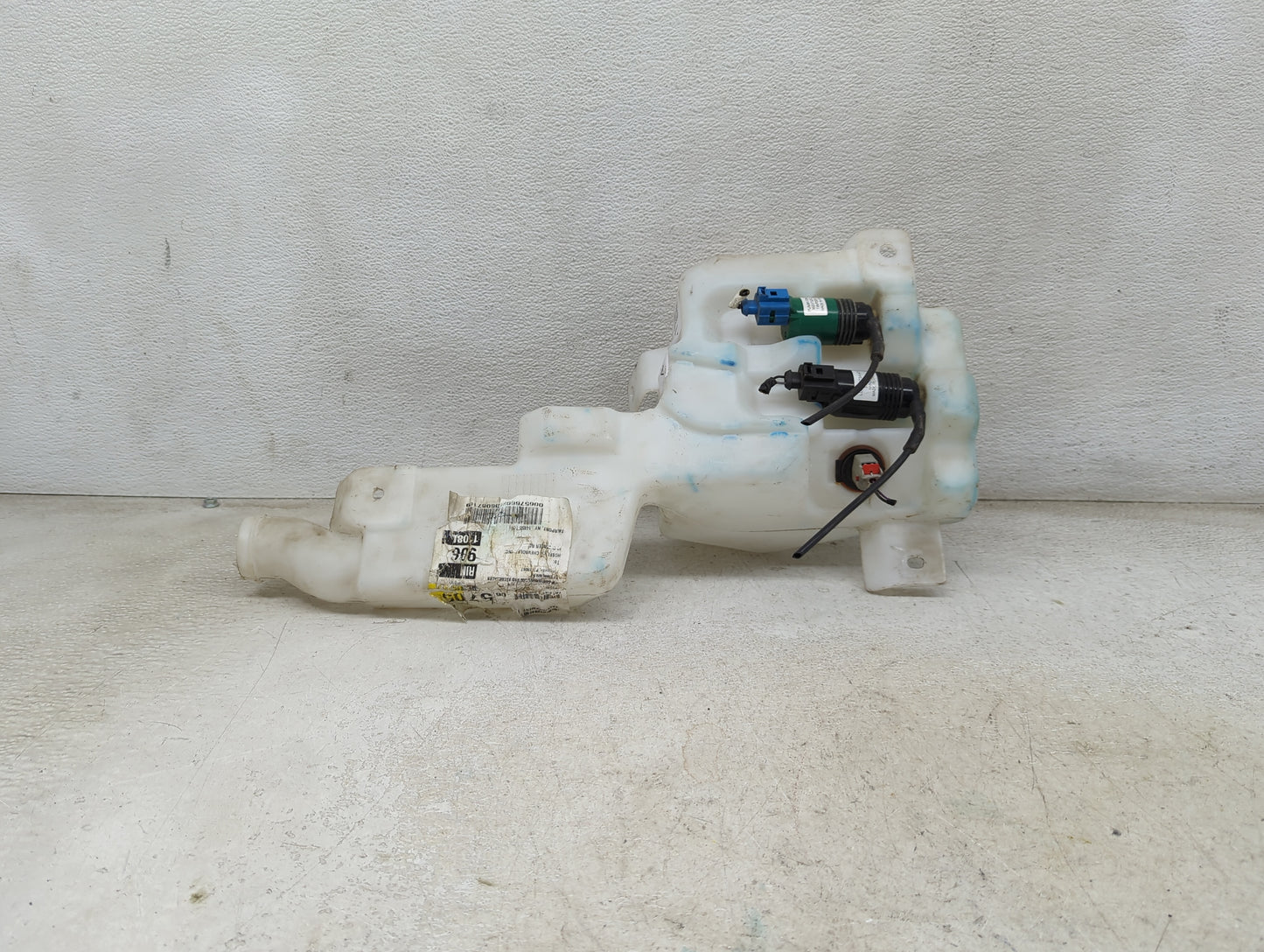 2015-2020 Chevrolet Tahoe Windshield Washer Fluid Reservoir Bottle Oem 1474041 - Oemusedautoparts1.com