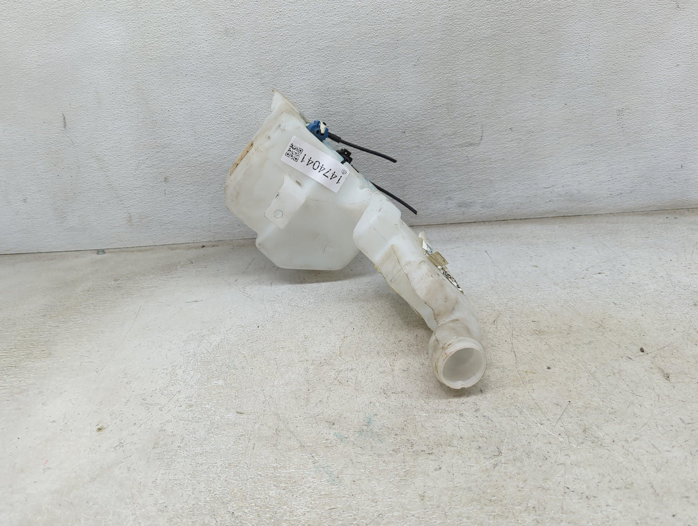 2015-2020 Chevrolet Tahoe Windshield Washer Fluid Reservoir Bottle Oem 1474041 - Oemusedautoparts1.com