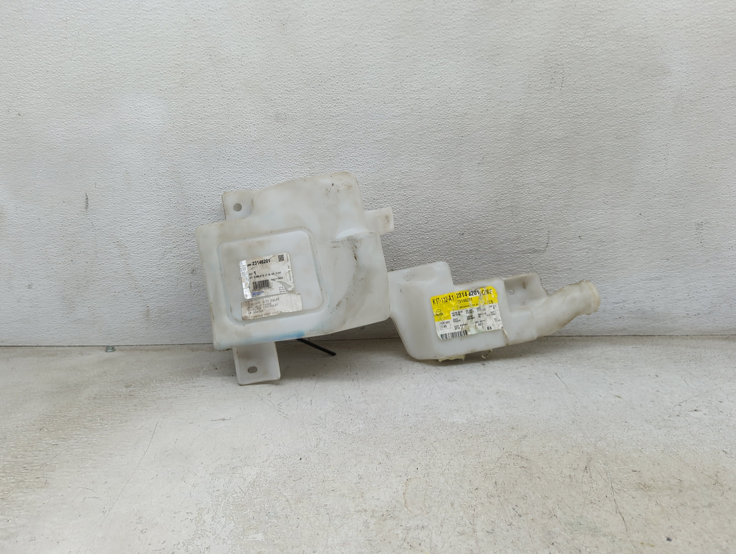 2015-2020 Chevrolet Tahoe Windshield Washer Fluid Reservoir Bottle Oem 1474041 - Oemusedautoparts1.com