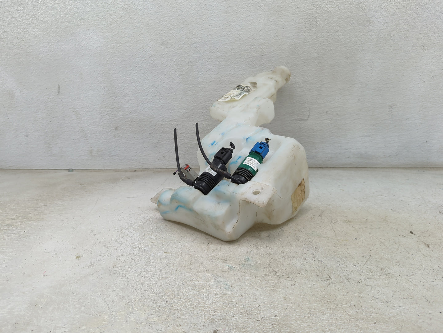 2015-2020 Chevrolet Tahoe Windshield Washer Fluid Reservoir Bottle Oem 1474041 - Oemusedautoparts1.com