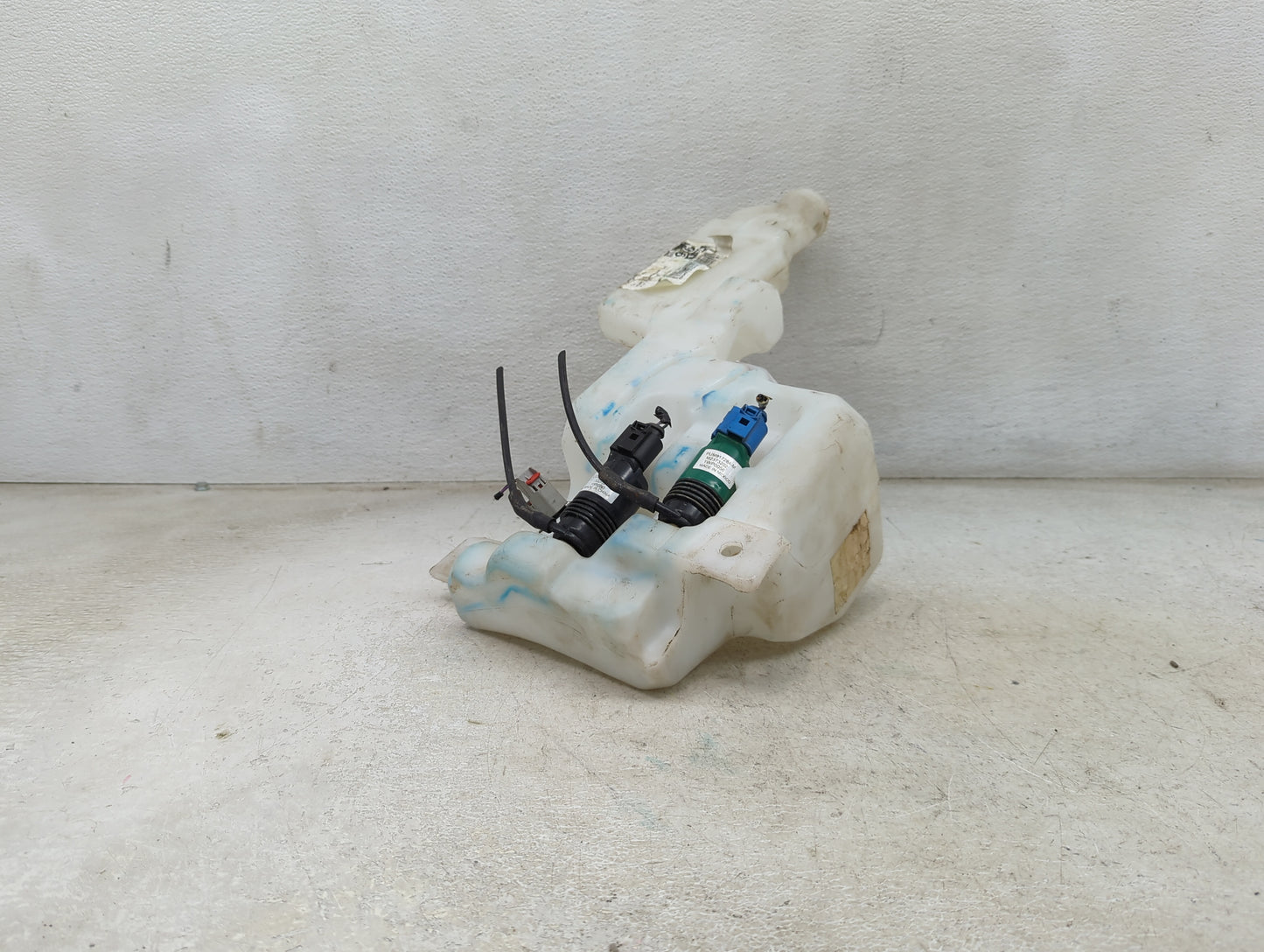 2015-2020 Chevrolet Tahoe Windshield Washer Fluid Reservoir Bottle Oem 1474041 - Oemusedautoparts1.com