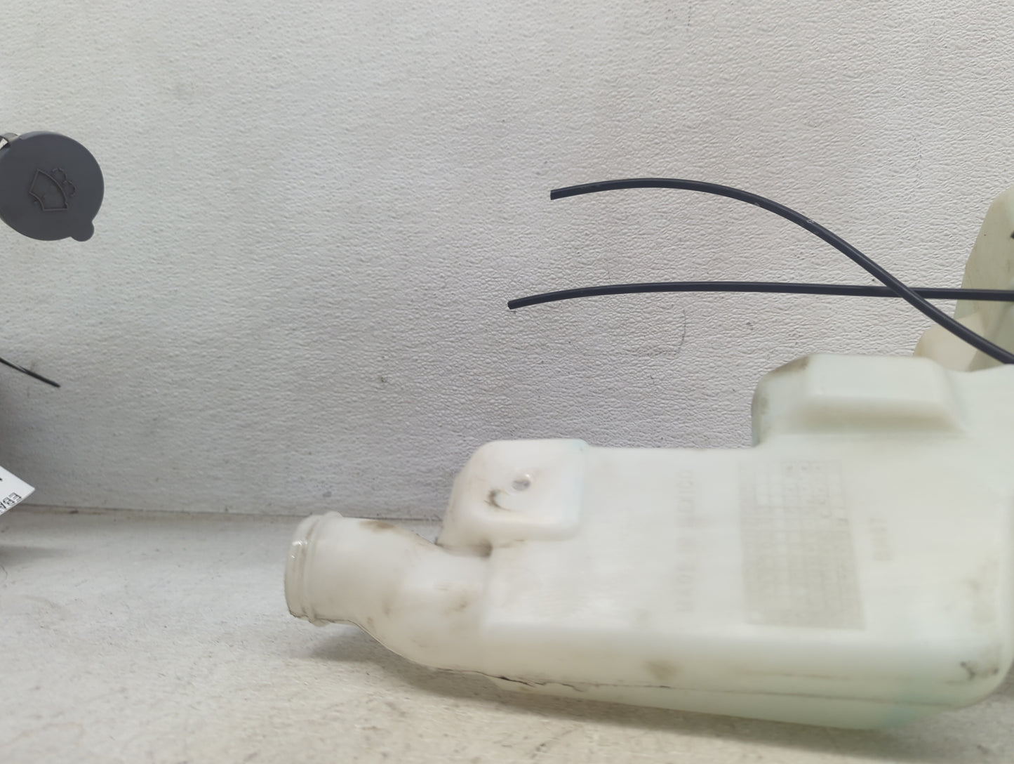 2015-2020 Chevrolet Tahoe Windshield Washer Fluid Reservoir Bottle Oem 1474140 - Oemusedautoparts1.com