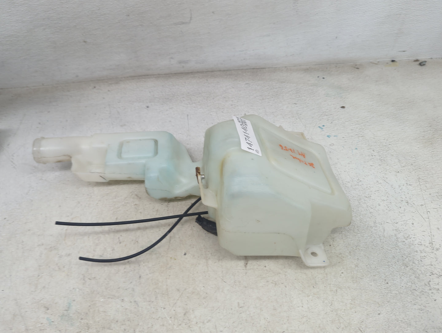 2015-2020 Chevrolet Tahoe Windshield Washer Fluid Reservoir Bottle Oem 1474140 - Oemusedautoparts1.com