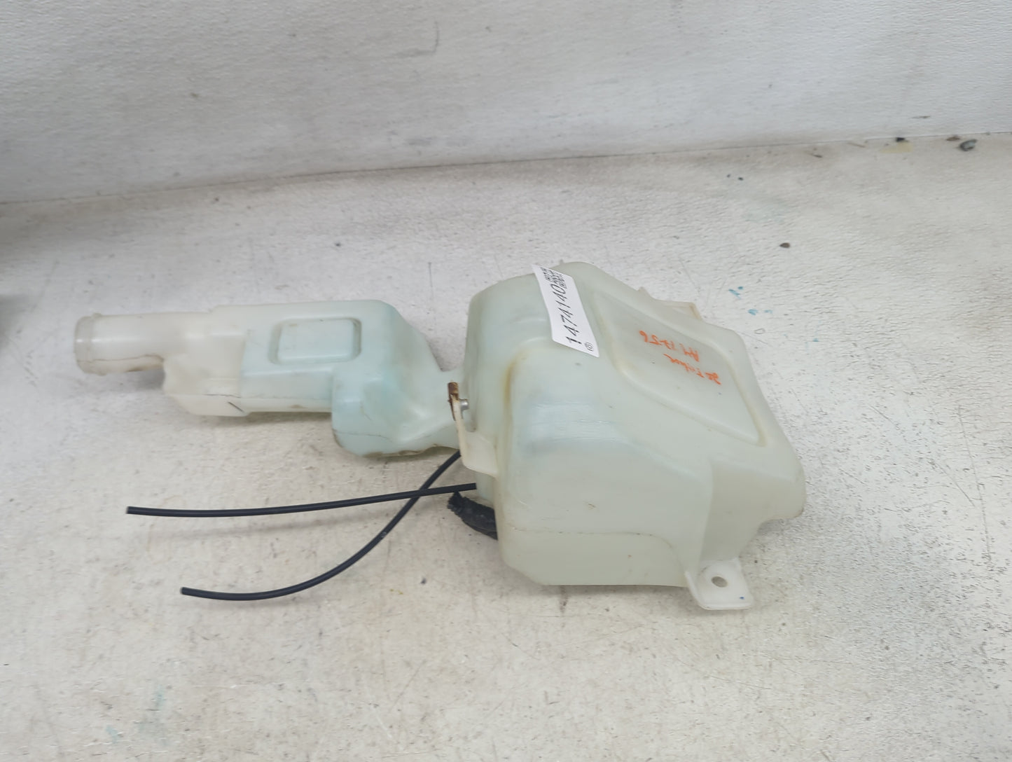2015-2020 Chevrolet Tahoe Windshield Washer Fluid Reservoir Bottle Oem 1474140 - Oemusedautoparts1.com