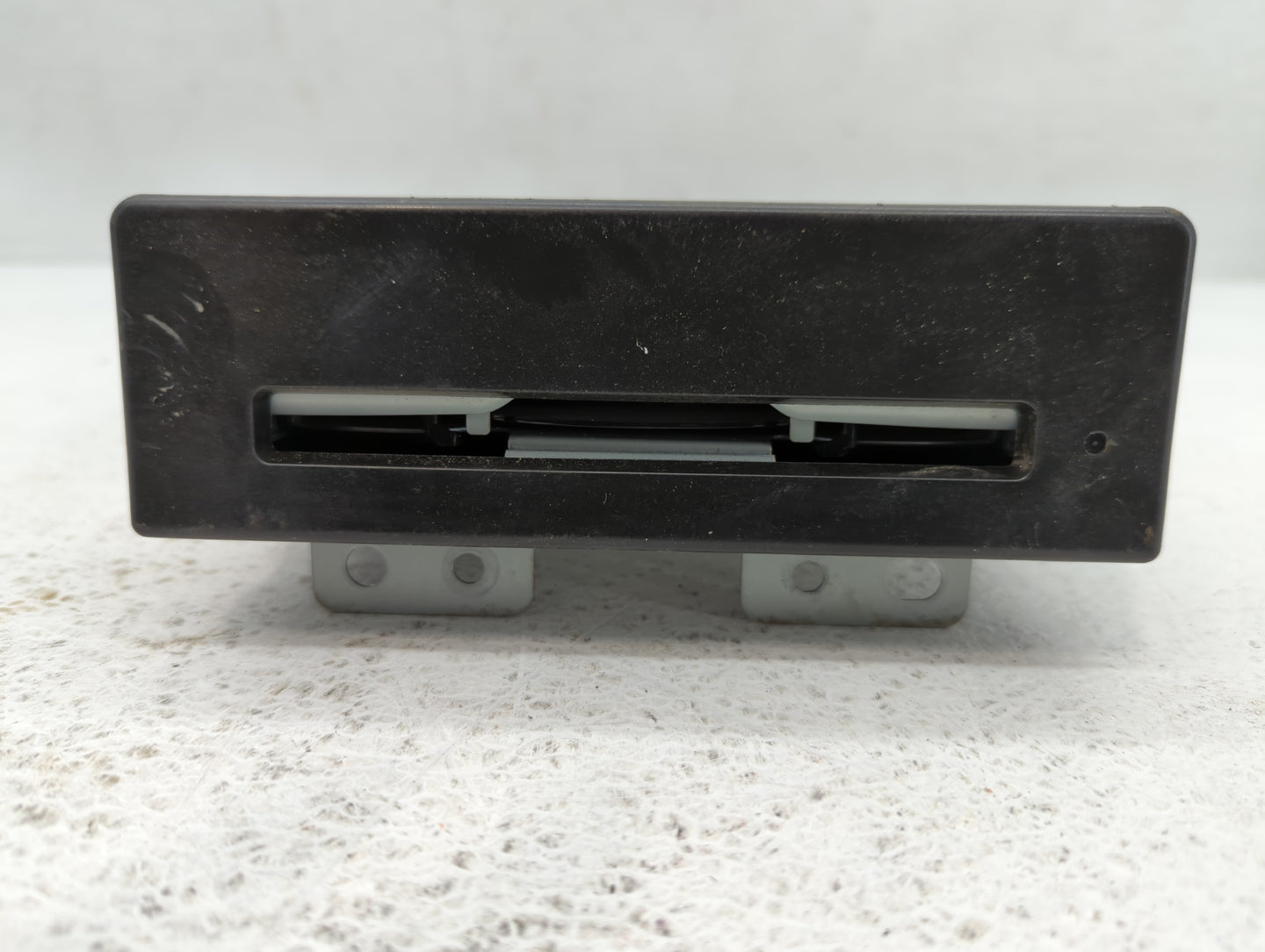 2017-2020 Chevrolet Tahoe Am Fm Cd Player Radio Receiver - Oemusedautoparts1.com