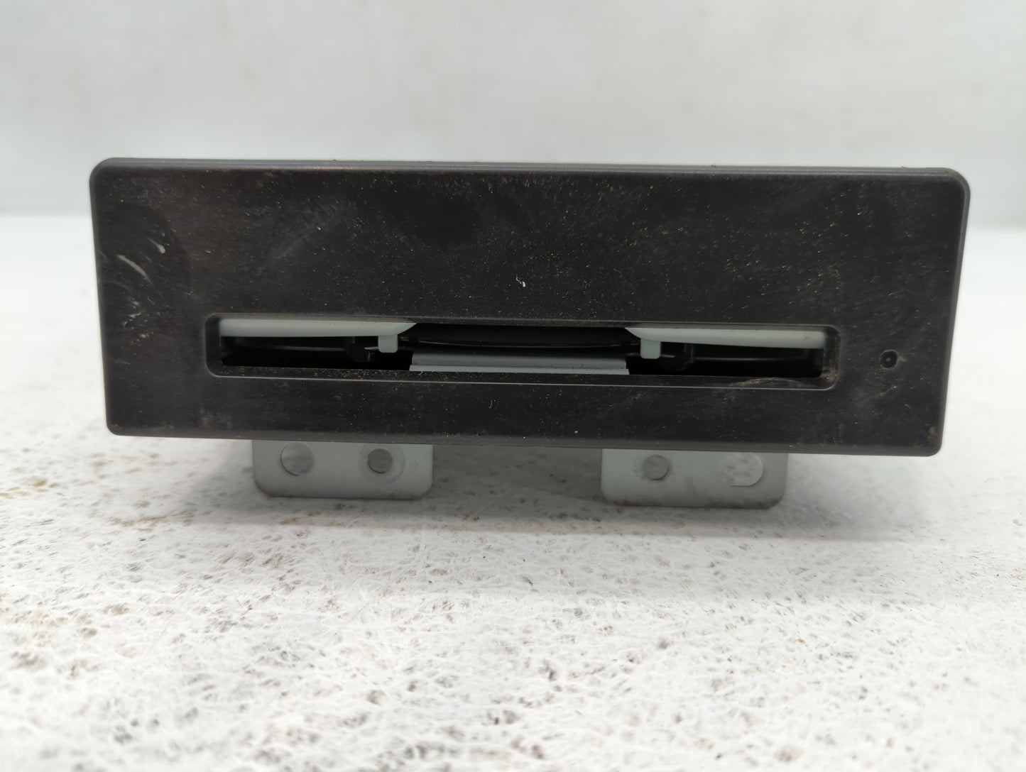 2017-2020 Chevrolet Tahoe Am Fm Cd Player Radio Receiver - Oemusedautoparts1.com