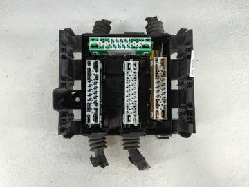 2020-2022 Chevrolet Traverse Fusebox Fuse Box Panel Relay Module P/N:84303340 Fits Fits 2019 2020 2021 2022 OEM Used Auto Pa