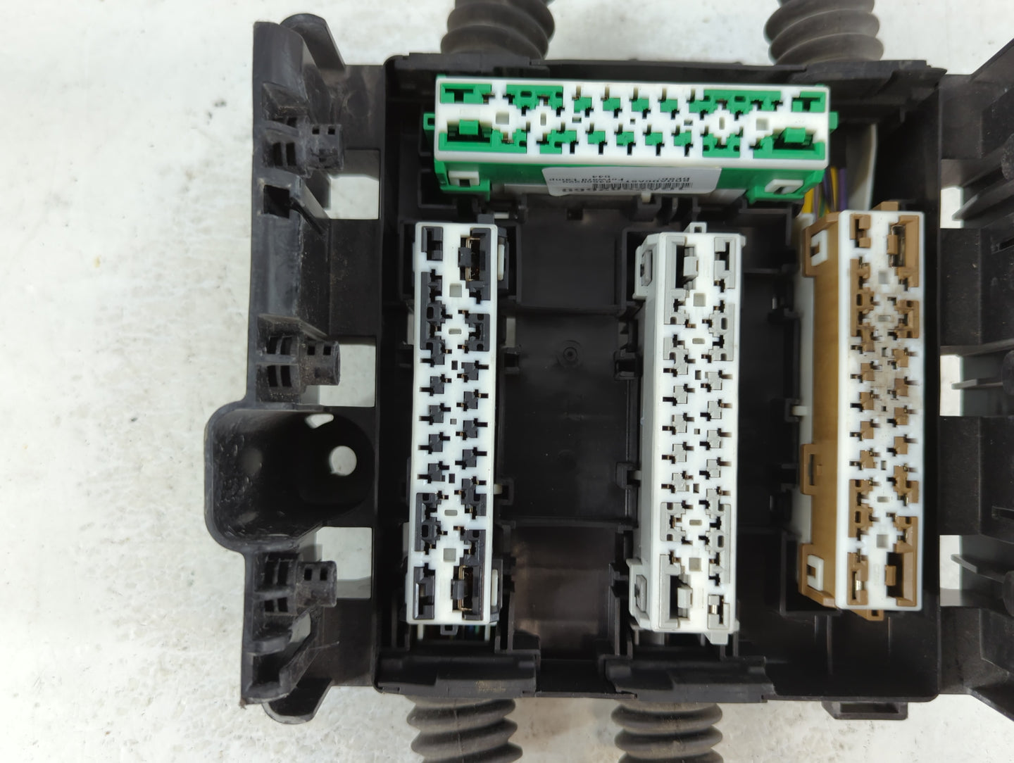 2020-2022 Chevrolet Traverse Fusebox Fuse Box Panel Relay Module P/N:84303340 Fits Fits 2019 2020 2021 2022 OEM Used Auto Pa