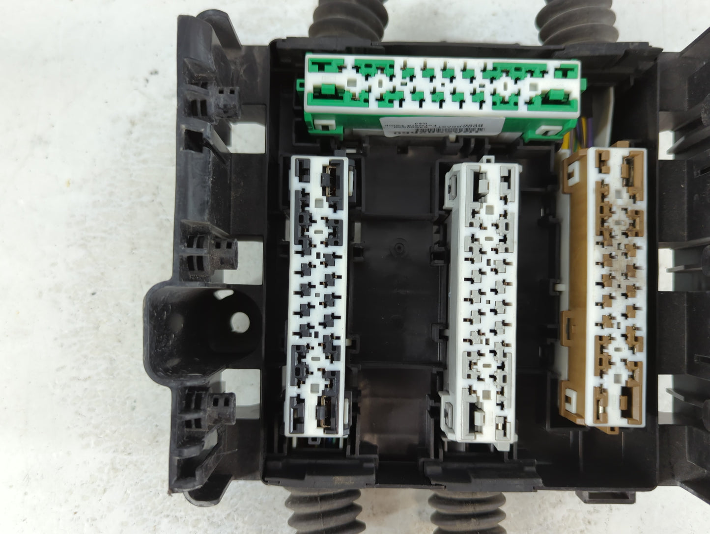 2020-2022 Chevrolet Traverse Fusebox Fuse Box Panel Relay Module P/N:84303340 Fits Fits 2019 2020 2021 2022 OEM Used Auto Pa