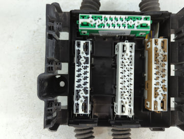 2020-2022 Chevrolet Traverse Fusebox Fuse Box Panel Relay Module P/N:84303340 Fits Fits 2019 2020 2021 2022 OEM Used Auto Parts