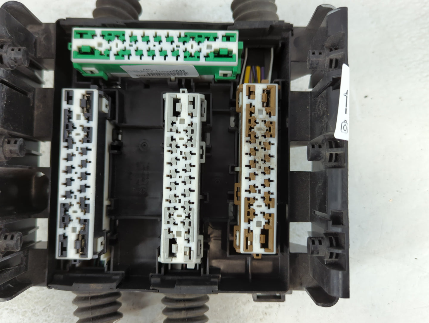 2020-2022 Chevrolet Traverse Fusebox Fuse Box Panel Relay Module P/N:84303340 Fits Fits 2019 2020 2021 2022 OEM Used Auto Pa