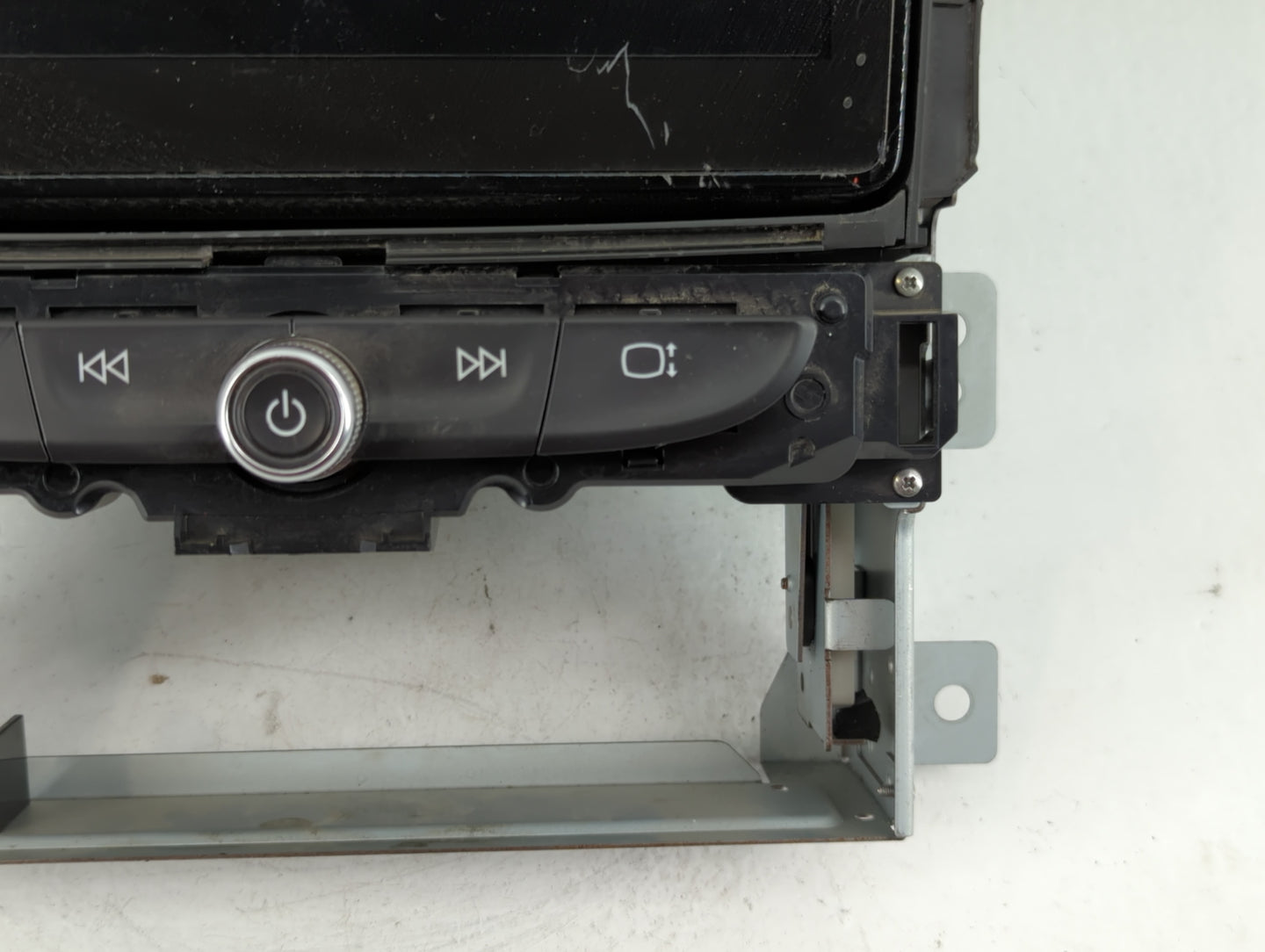 2018-2021 Chevrolet Traverse Radio AM FM Cd Player Receiver Replacement P/N:74654678 Fits Fits 2018 2019 2020 2021 OEM Used 