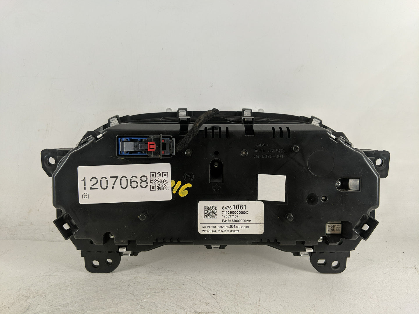 2020-2022 Chevrolet Traverse Instrument Cluster Speedometer Gauges P/N:84761081 Fits Fits 2020 2021 2022 OEM Used Auto Parts