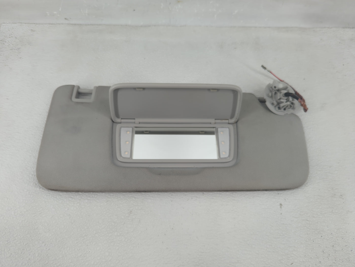 2018-2022 Chevrolet Traverse Sun Visor Shade Replacement Passenger Right Mirror Fits Fits 2018 2019 2020 2021 2022 OEM Used 