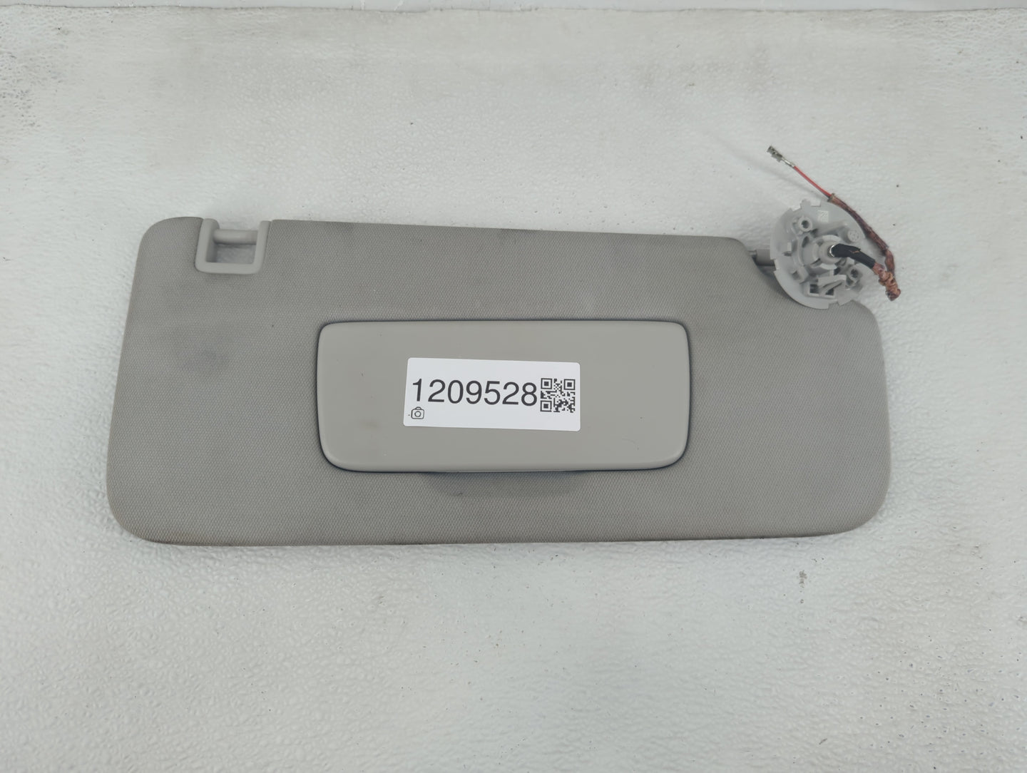 2018-2022 Chevrolet Traverse Sun Visor Shade Replacement Passenger Right Mirror Fits Fits 2018 2019 2020 2021 2022 OEM Used 